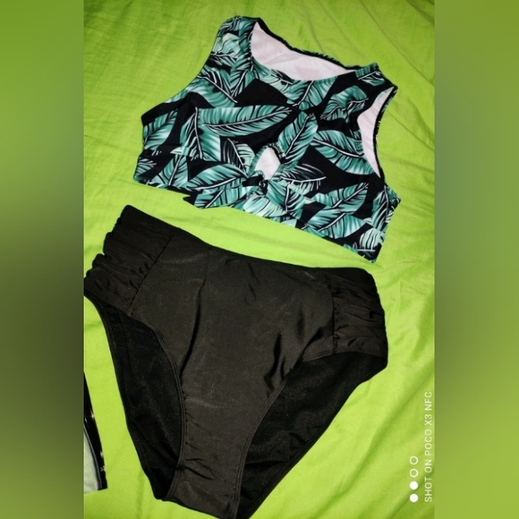 SHEIN 0XL print top and black   bottom swimsuit - Picture 8 of 9